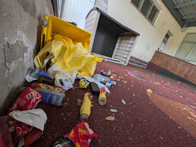 Actos vandalicos CPI San Sadurniño (1)