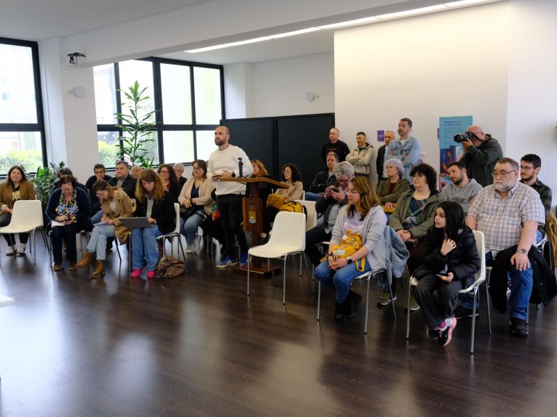 Salón de plenos cheo na despedida de Juventino Trigo