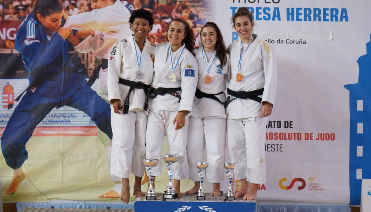 Sevillano, segunda por la izquierda, fue la mejor en su peso