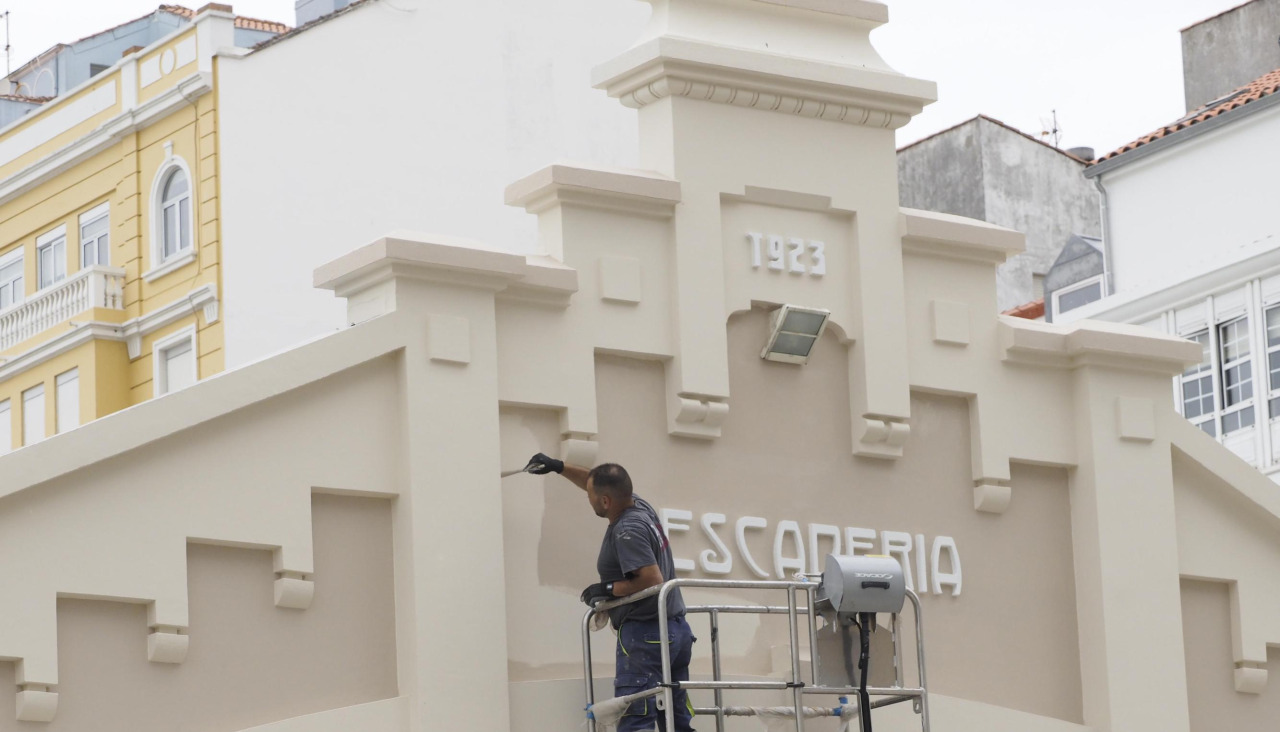 Su último cambio de aspecto fue en agosto de 2024, cuando modificó el azul celeste por el color arena que luce en la actualidad