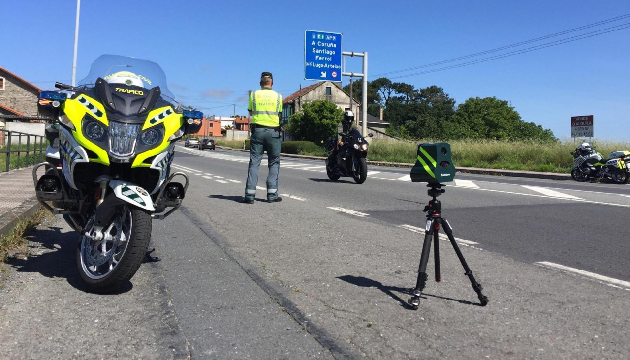 Un control de la Guardia Civil en Ferrol