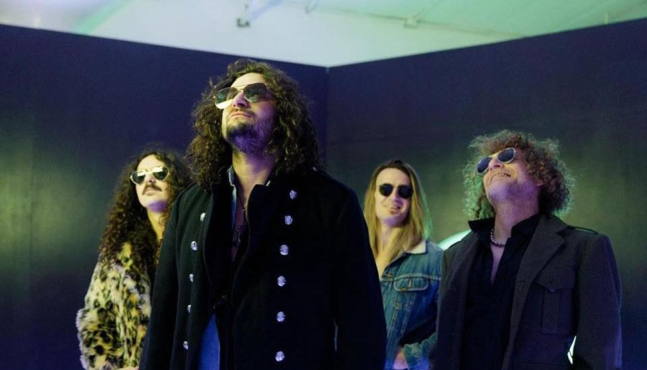 The Mercury Riots está integrado por Justin Walker (voz y guitarra), Fede Delfino (bajo), Jonny Udell (batería) y Felipe Rodrigo (guitarra)