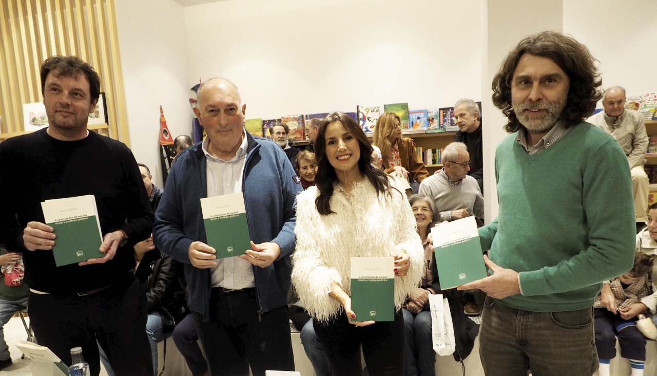 Central Librera Dolores Manuel López foxo presenta A construción da nación desde o realismo político