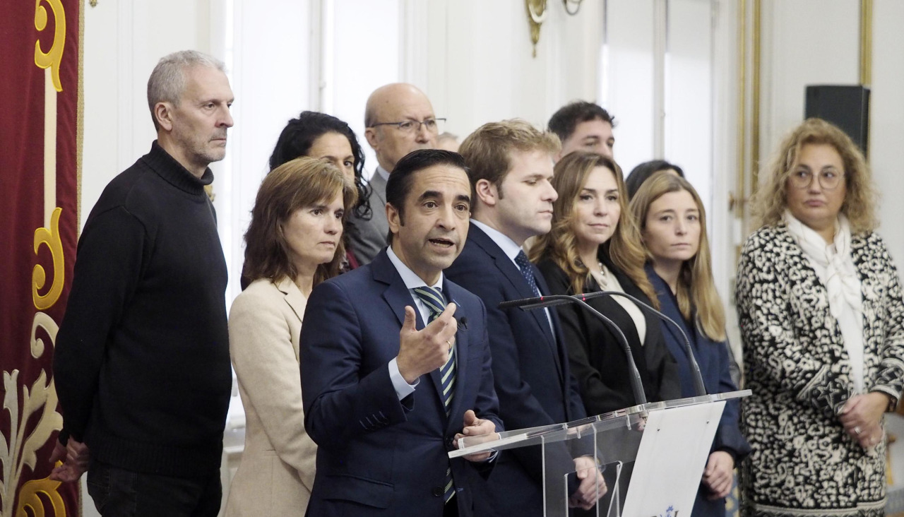 Rey Varela presentó las cuentas acompañado de su gobierno