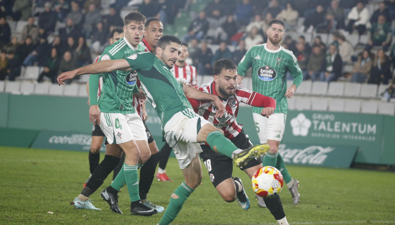El jugador, a la derecha, en el encuentro ante el Zamora