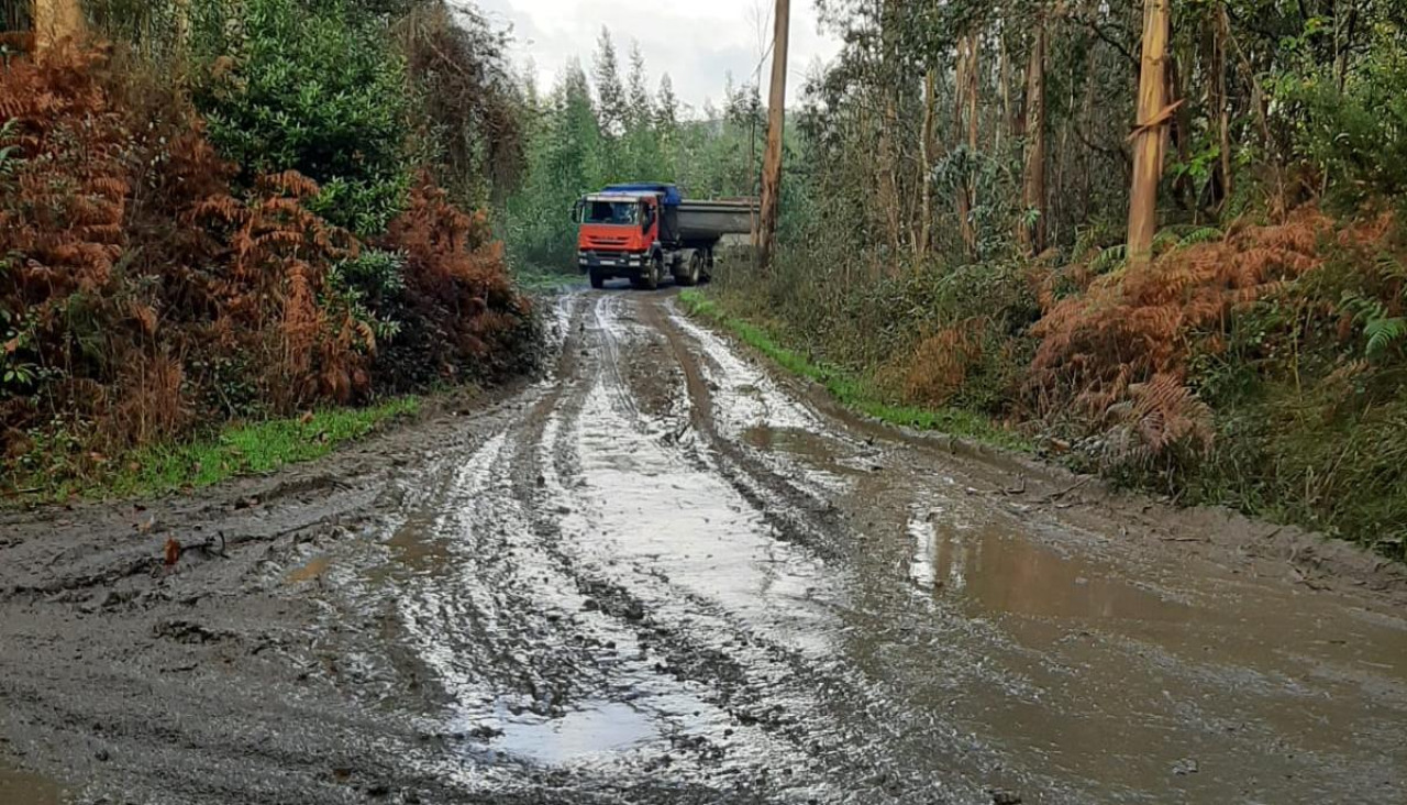 Vías en mal estado  en el rural de Narón
