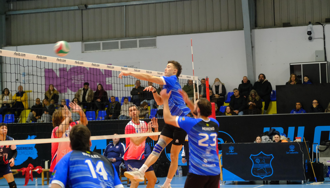 Voleiybol Intasa contra y el Jovellanos