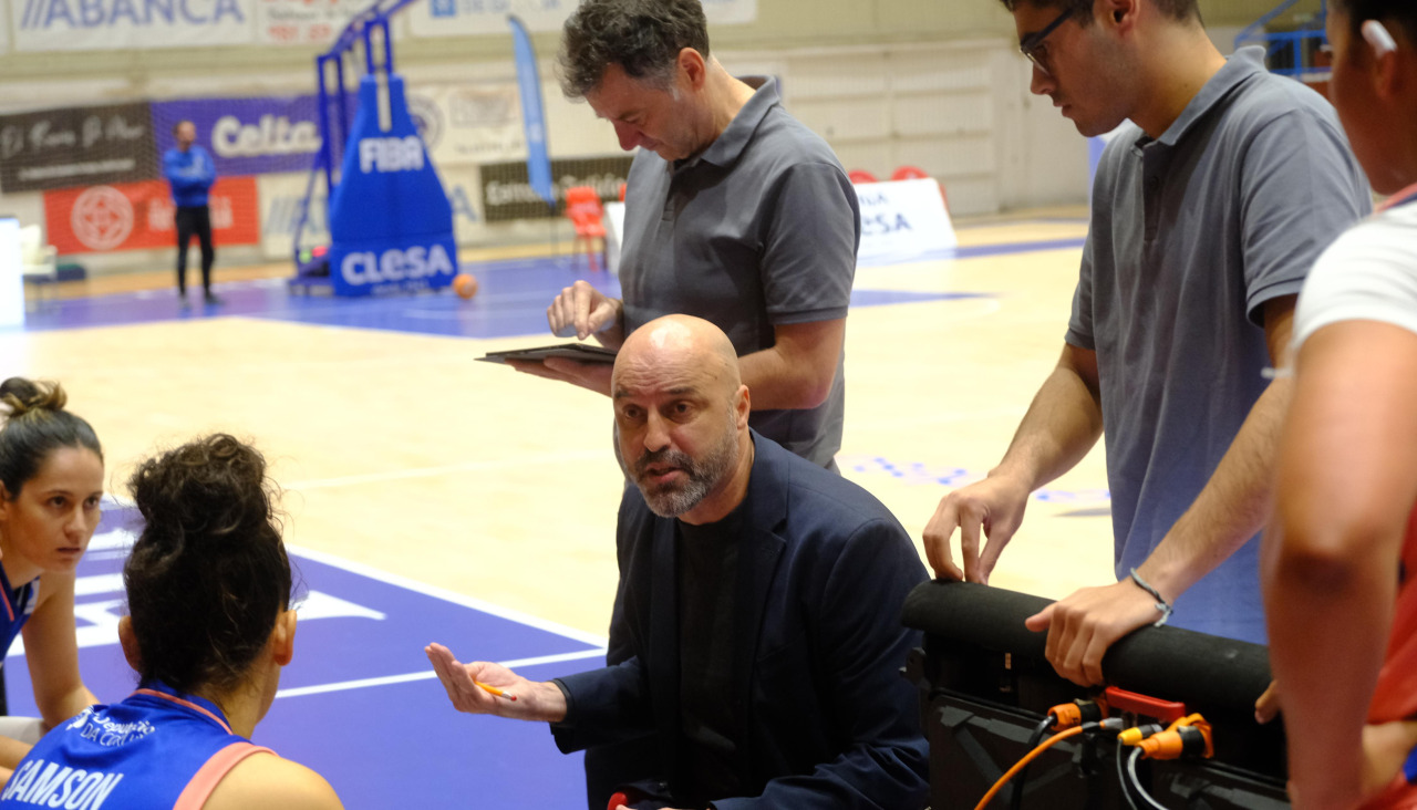 Pabellón A Malata baloncesto Baxi contra IDK Euskotren