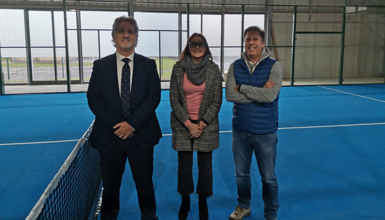 Responsables municipales en las instalaciones deportivas del centro
