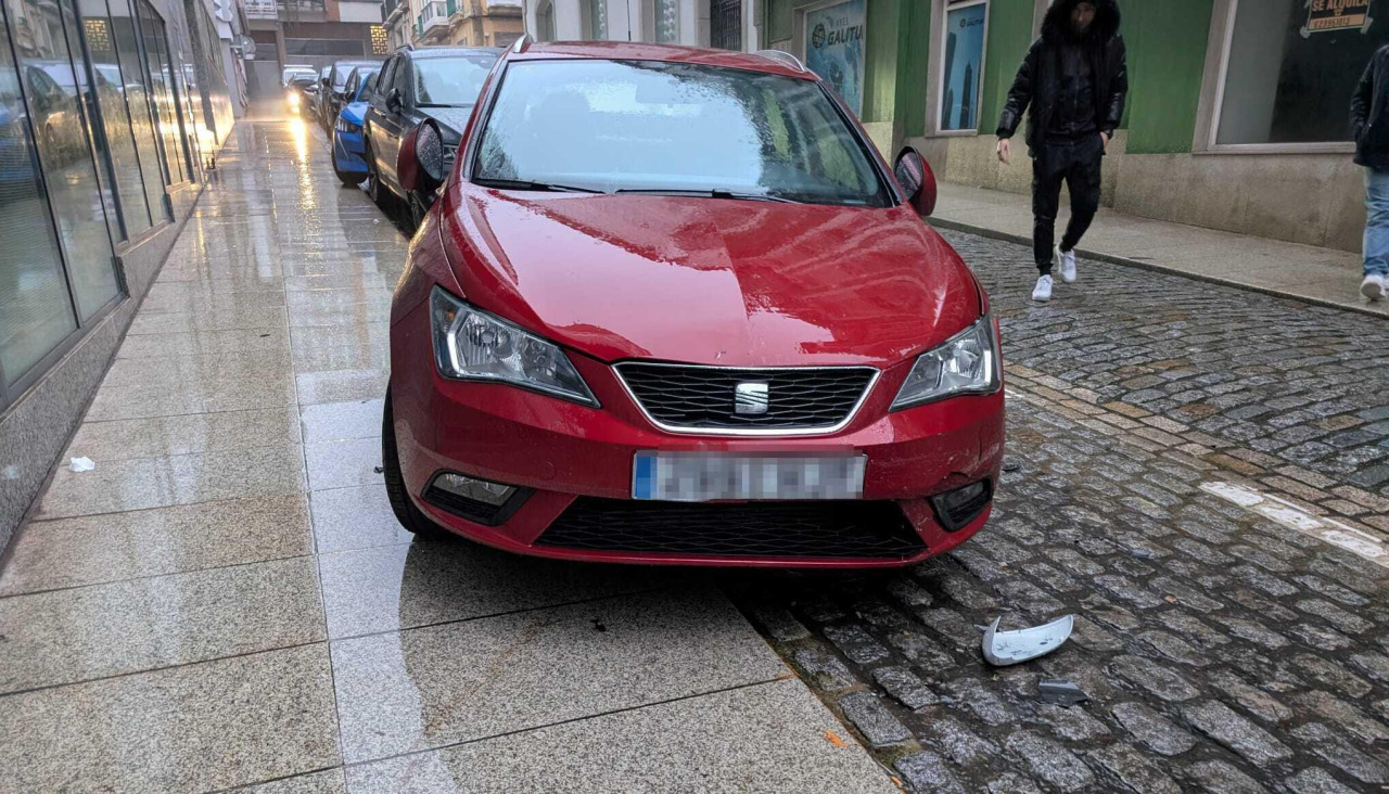 La Policía Local dejó avisos en los vehículos alertando de que se habían visto implicados en un siniestro
