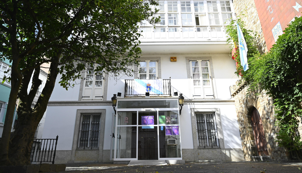 Entrada al consistorio de Cedeira