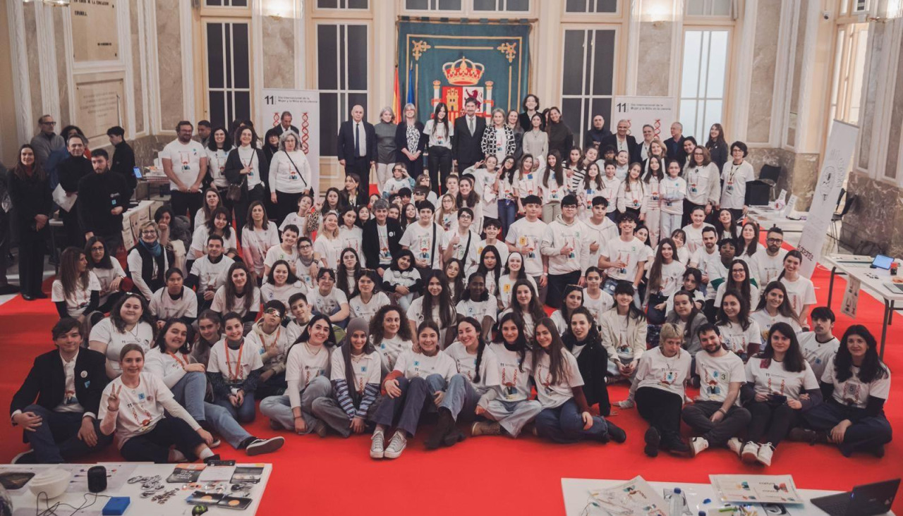 Foto de familia de los participantes en el evento del Ministerio