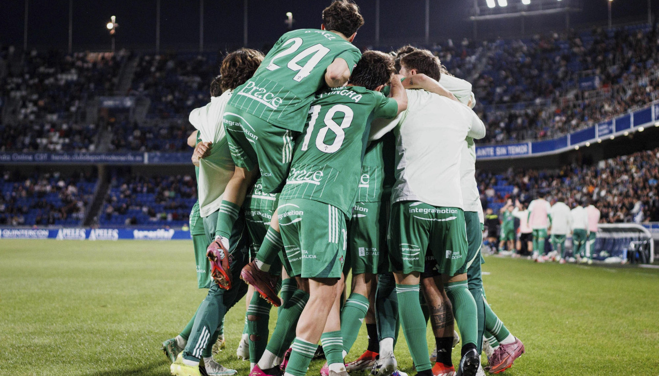 Los jugadores celebran la victoria conseguida en Tenerife