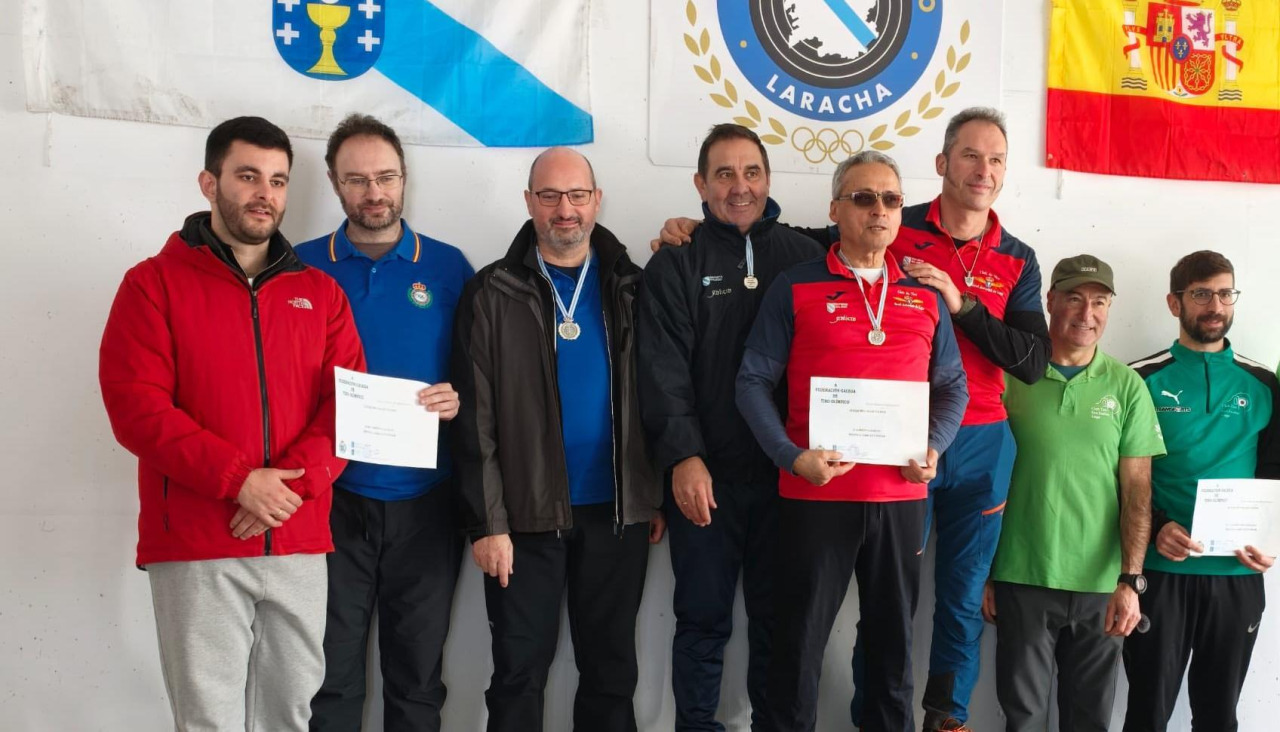 El equipo naronés, a la izquierda