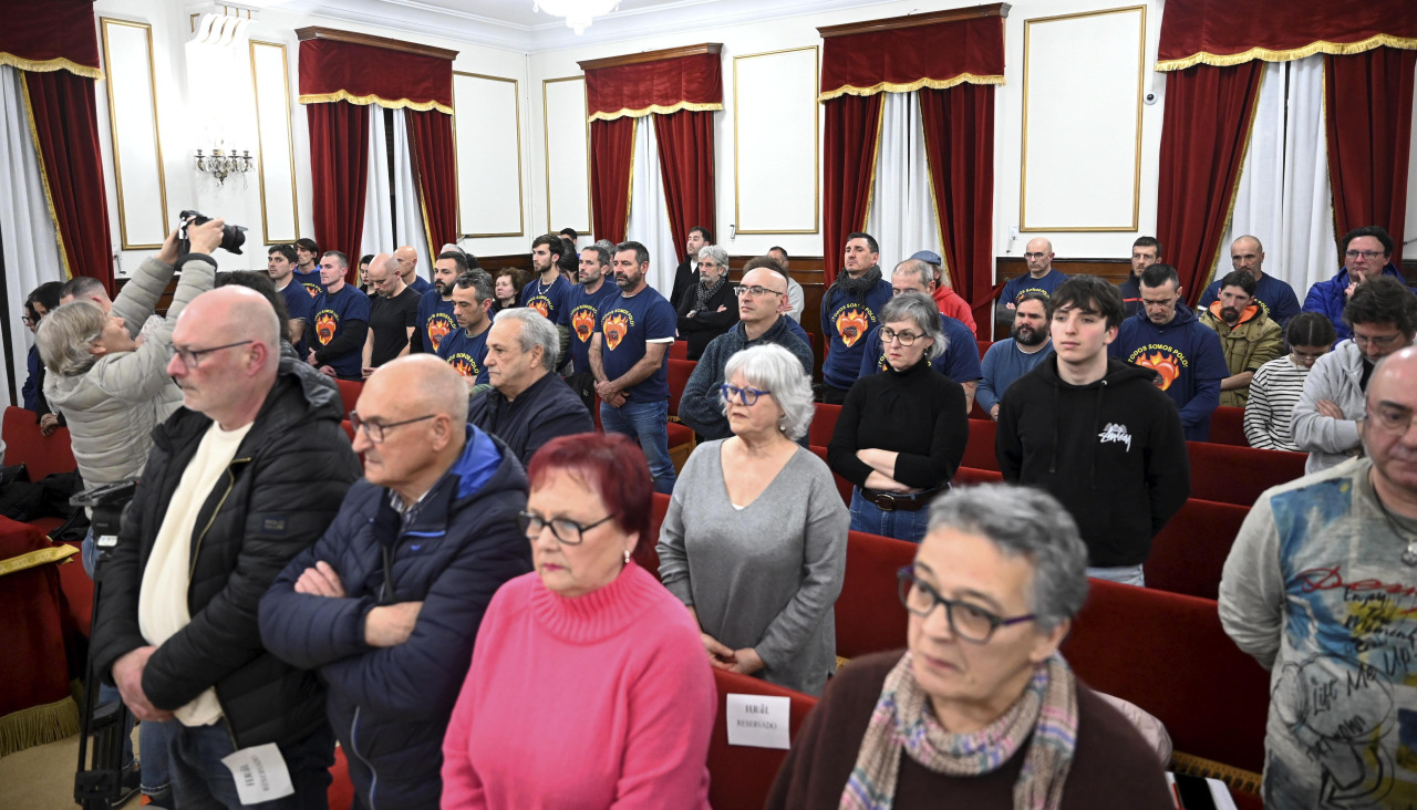 Entre el público, además de los bomberos, también se encontraban miembros del comité de Navantia