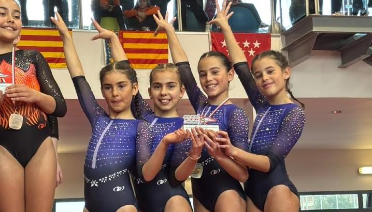 Las locales, con su medalla de bronce