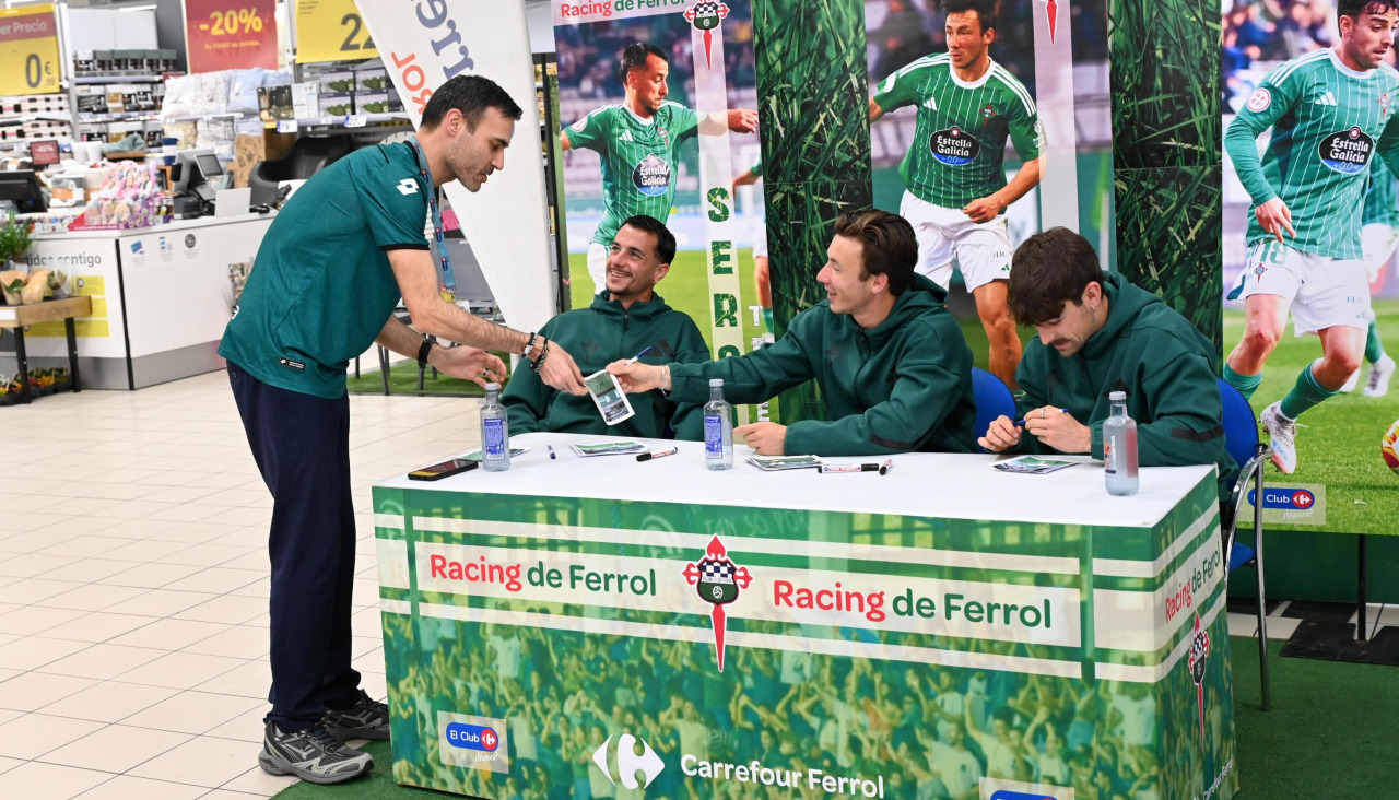 Saúl, Tejera y Concha, durante la firma