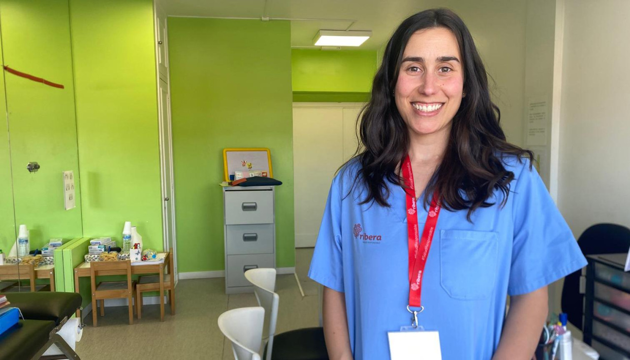 Sara Dopico es logopeda en el Ribera Juan Cardona de Ferrol
