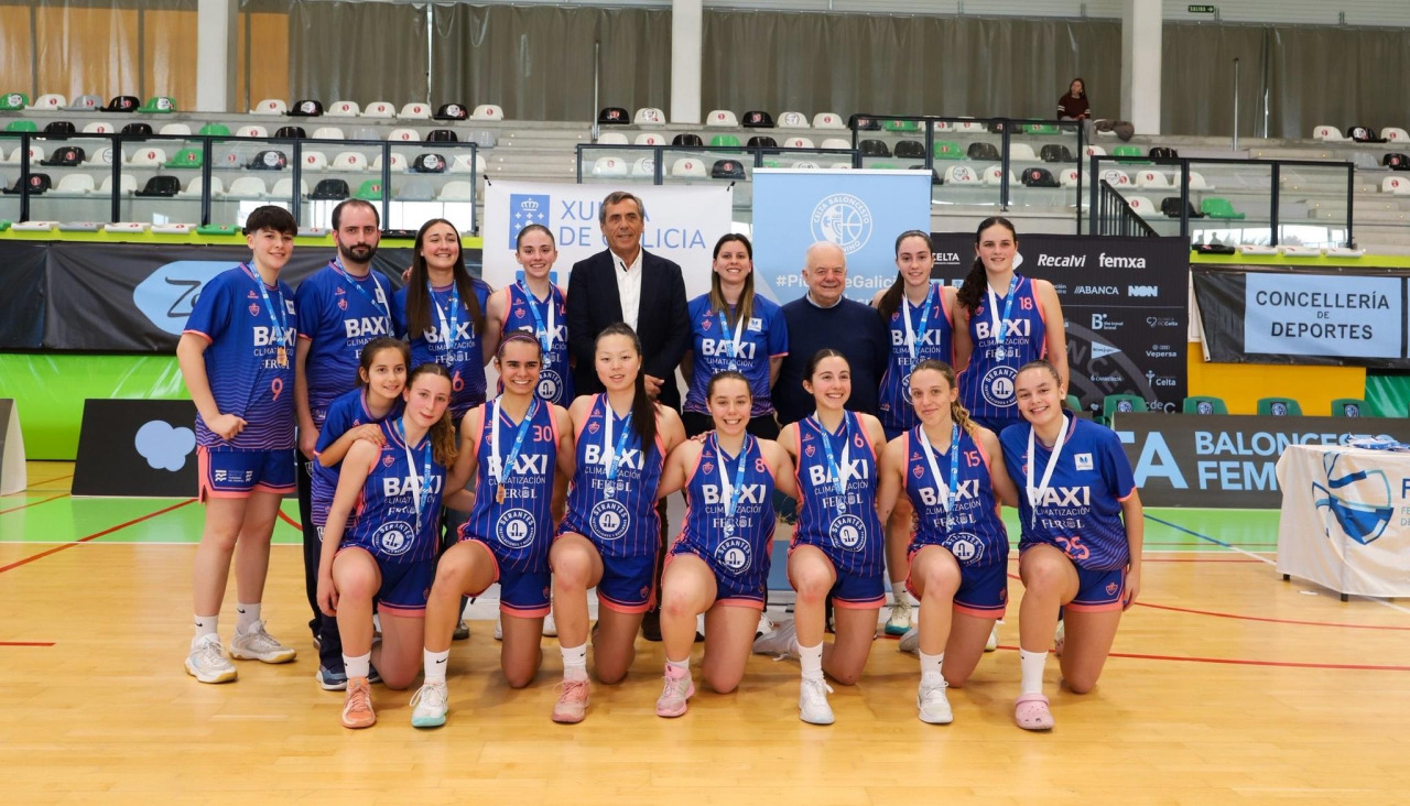 El equipo júnior del Baxi Ferrol, después de finalizar el torneo