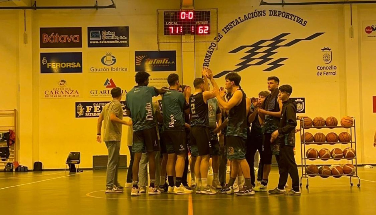 El Costa Ártabra celebra su triunfo ante el Maristas