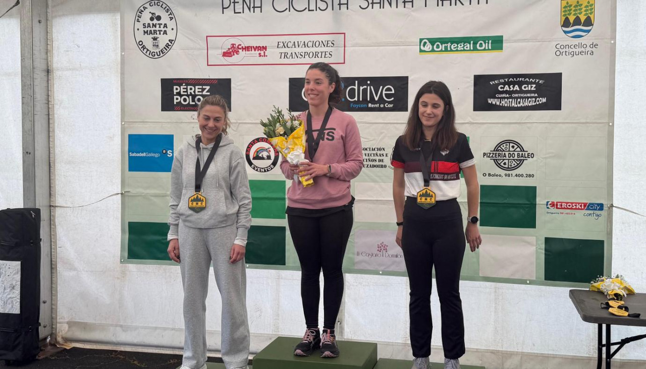 Podio femenino de la cita organizada por la Peña Santa Marta