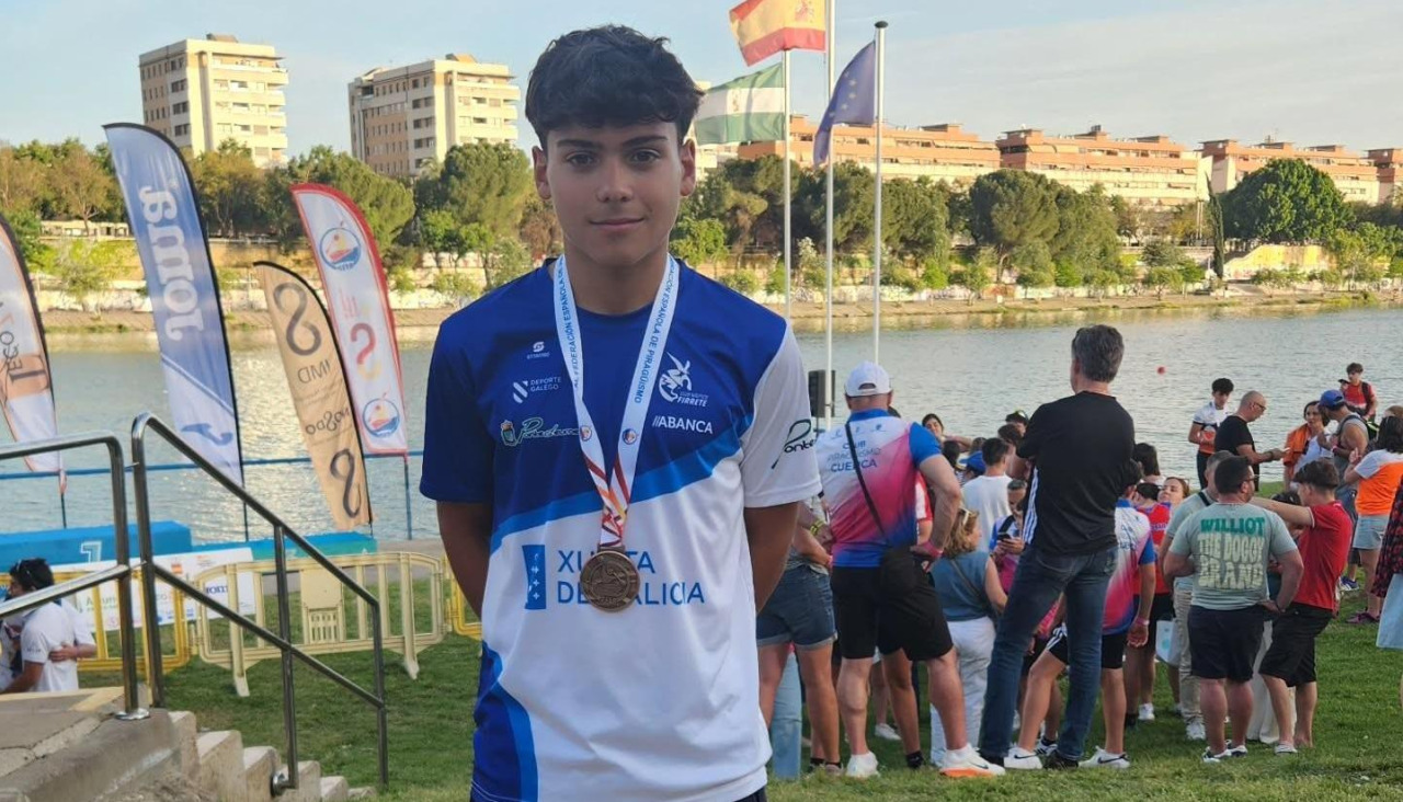 Diego Monzón posa con su merecida medalla de bronce