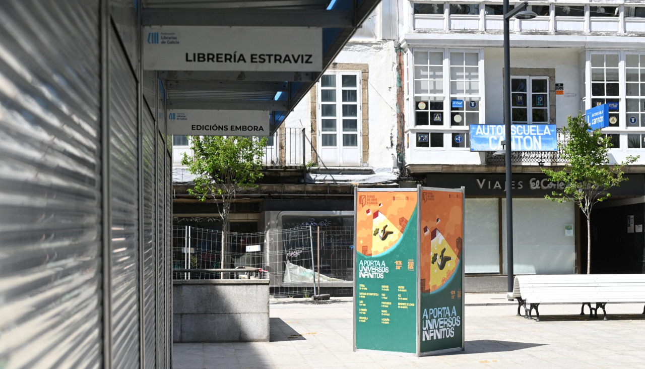 Plaza de la Constitución montaje de la Feria del Libro