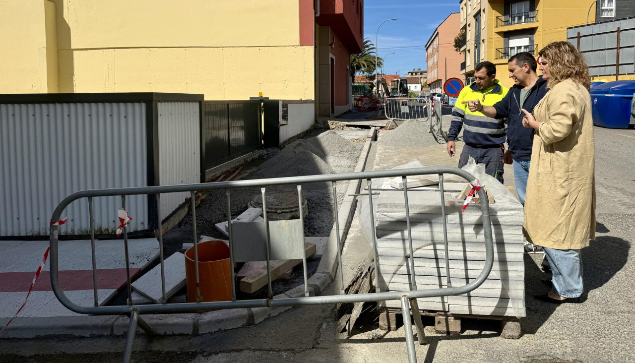 Los responsables municipales en su visita a las obras
