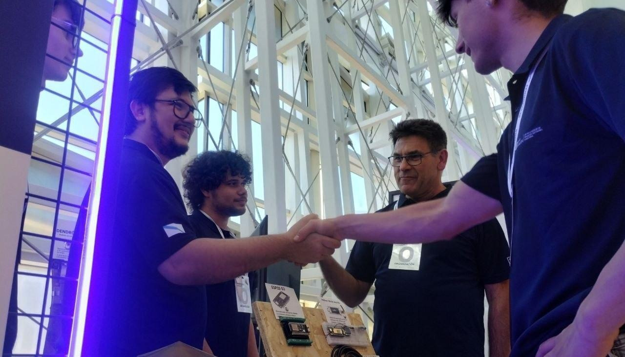 Uno de los grupos del CIFP Ferrolterra, dedicado al monitoreo forestal