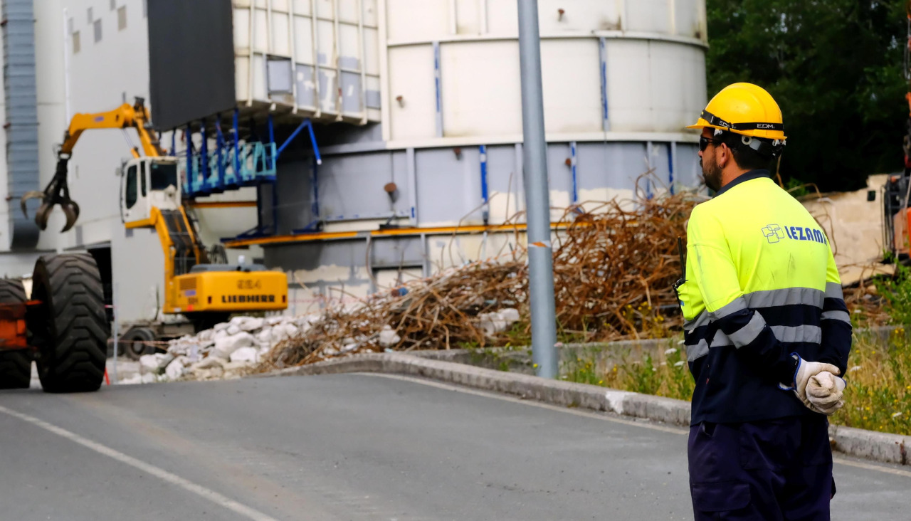 Obras de desmantelamiento de la central el pasado 2025