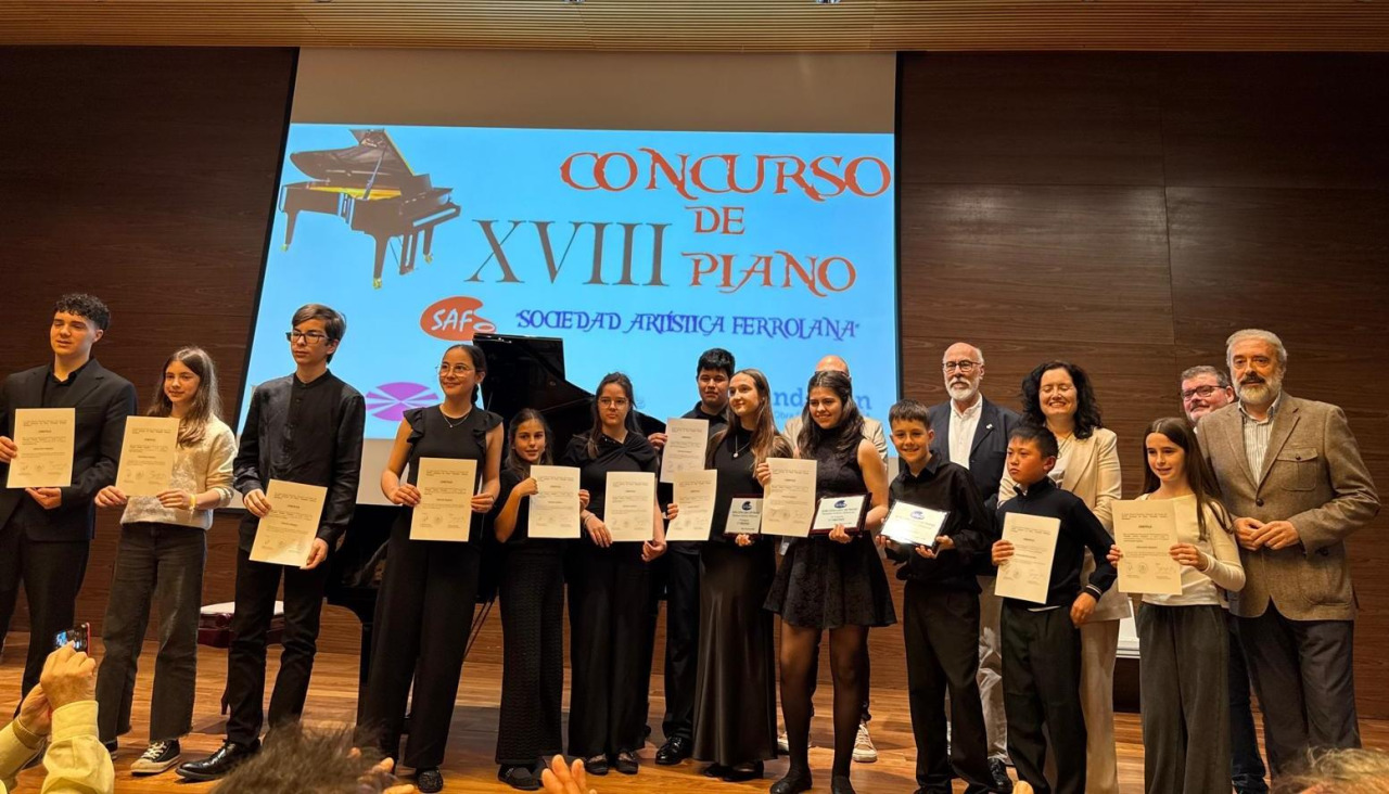 Los pianistas afortunados de esta XVIII edición del Concurso de Piano de la SAF, con sus diplomas