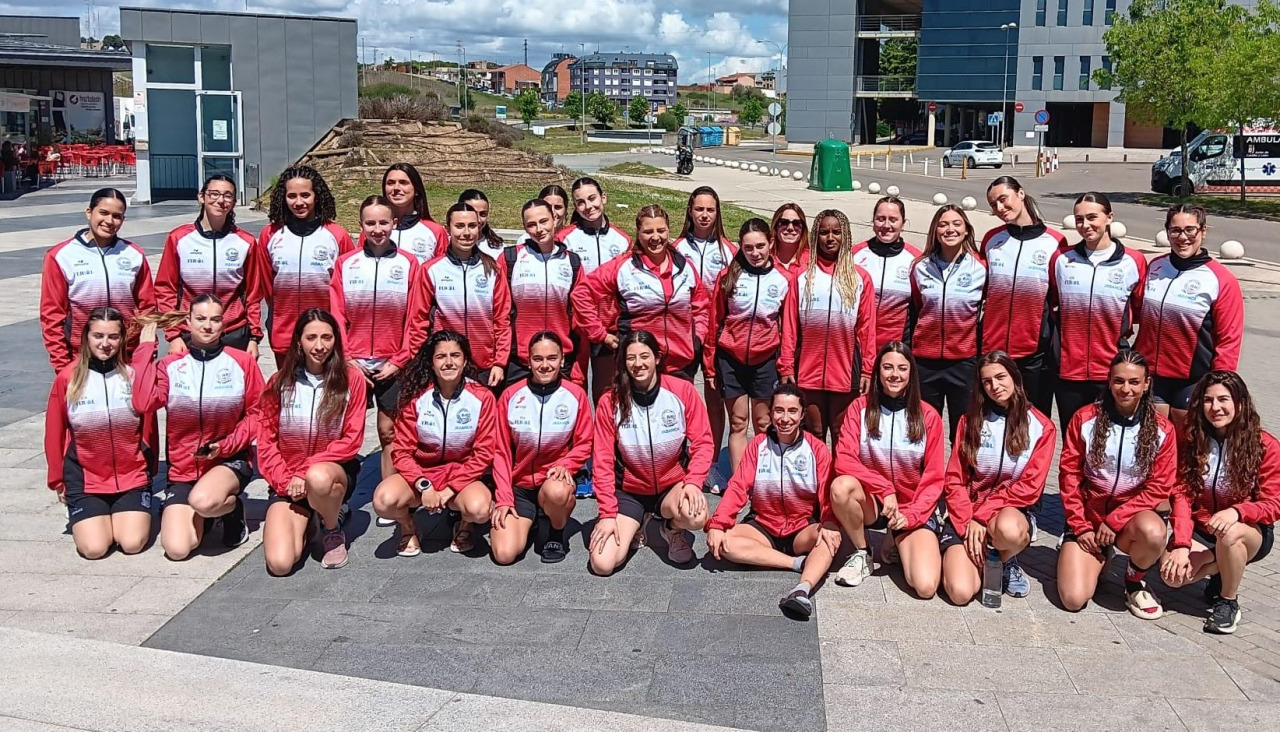 Las jóvenes integrantes del conjunto ferrolano