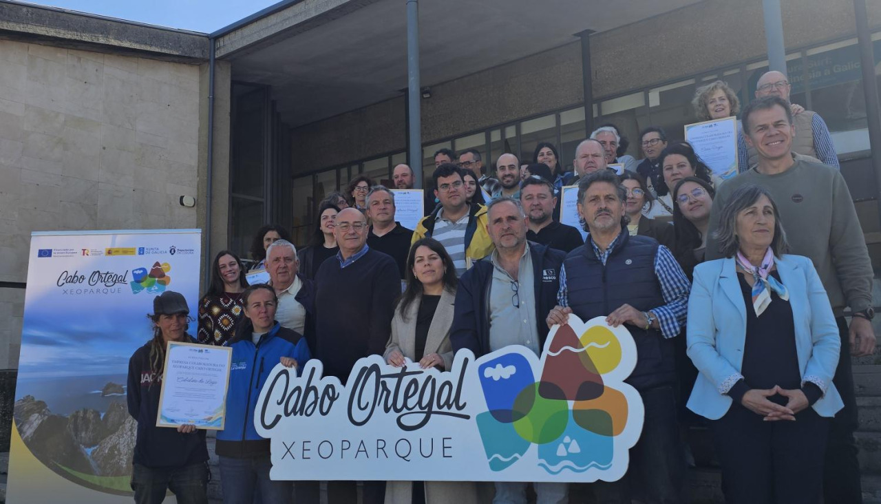 Foto de familia en el acto celebrado en Valdoviño