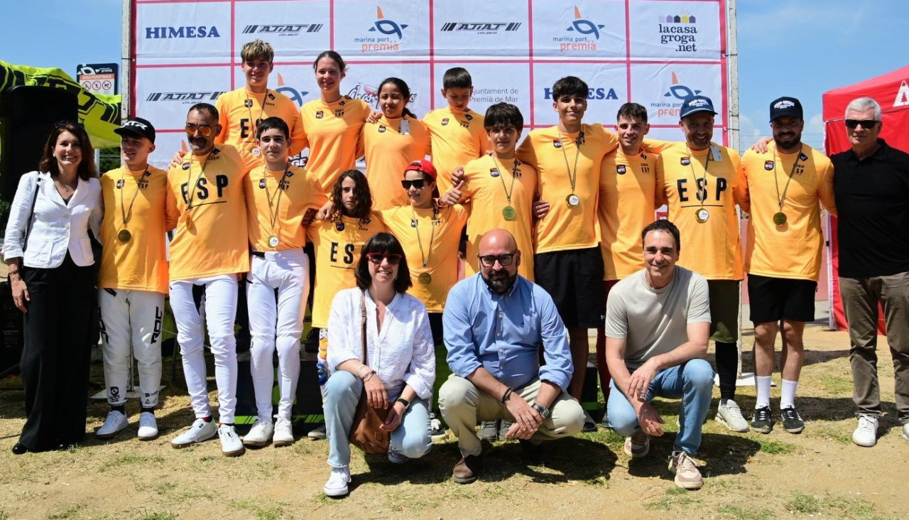 Veiga, segundo por la izquierda, con el resto de ganadores de la cita