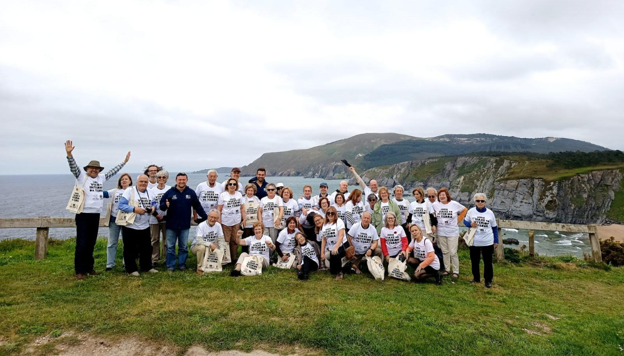 Foto de familia en la visita al territorio reconocido por la Unesco