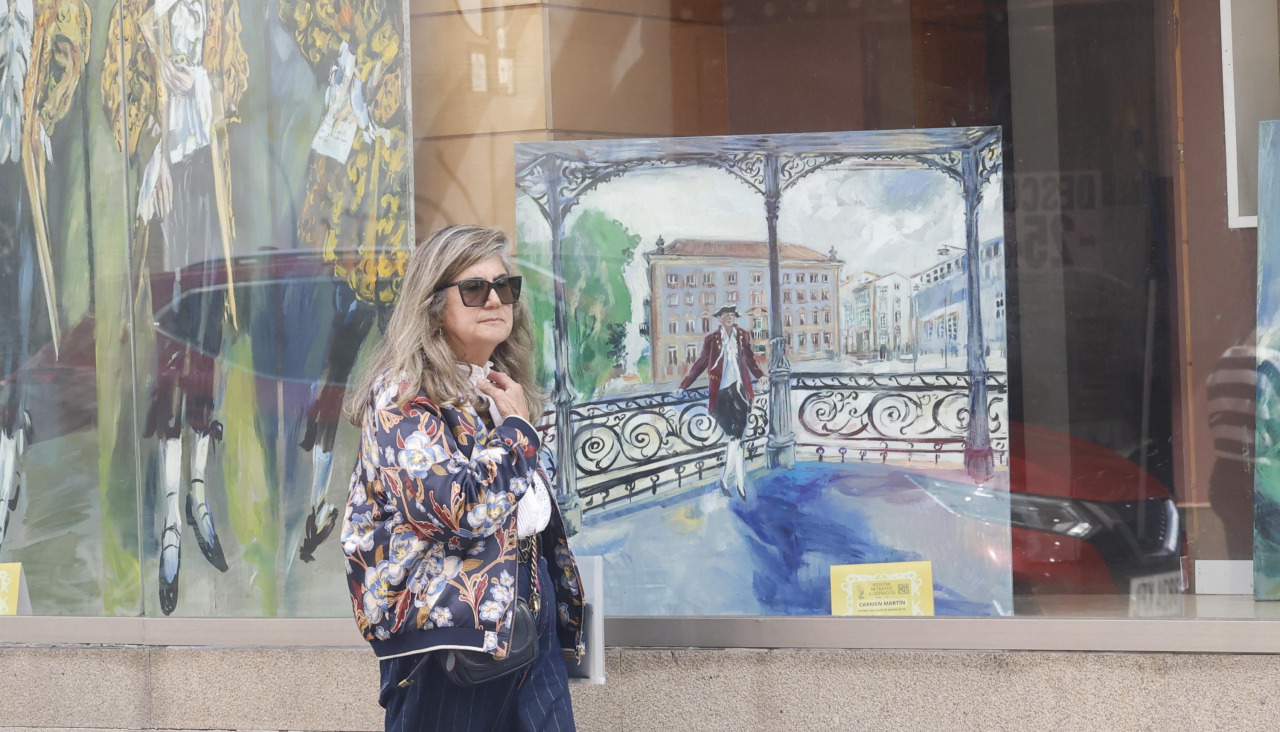 exposición de cuadros de Carmen Martín que están repartidos por escaparates de A Magdalena  por el Festival Ilustrado de Ferrol