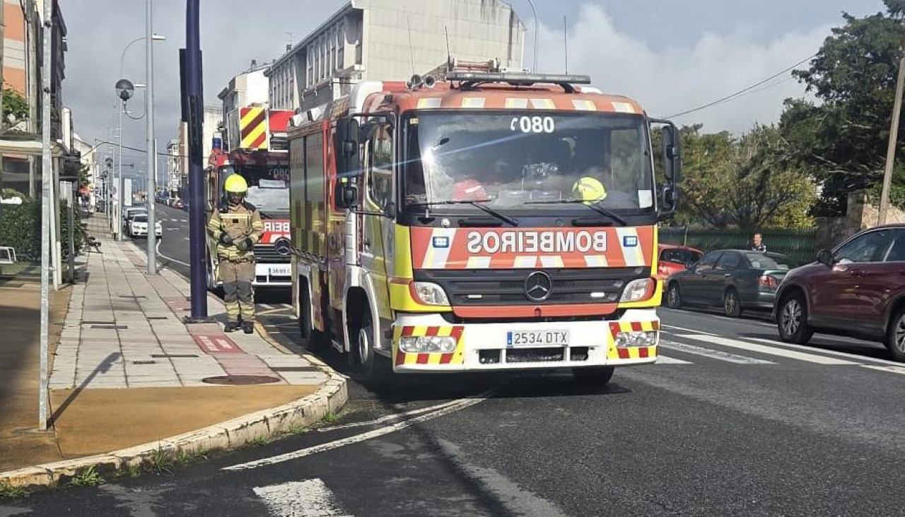 Profesionales del Speis de Narón en el lugar del incidente