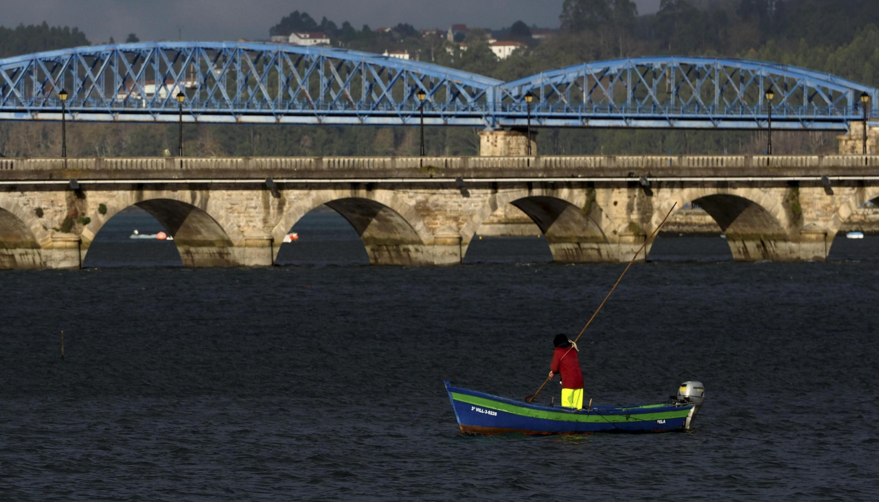 Imagen de archivo de actividad marisquera en la ría de Pontedeume