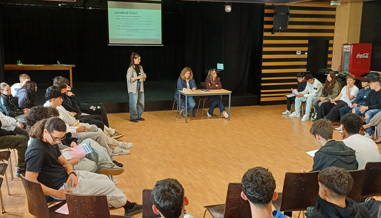 Un instante del encuentro celebrado en el Café Teatro