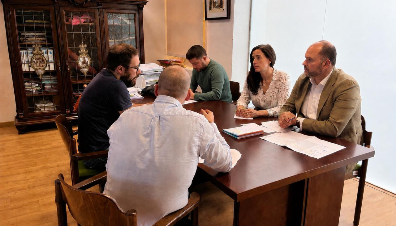 Reunión del equipo redactor y el gobierno eumés
