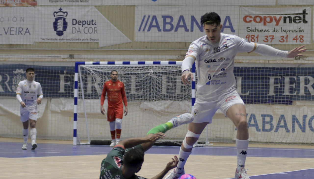 En los últimos partidos se pudo ver a Malaguti con un aparatoso vendaje en su rodilla derecha