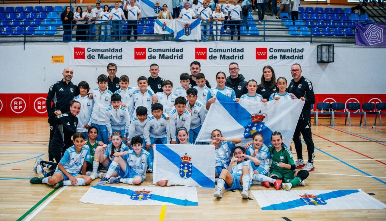 Las dos selecciones gallegas posan tras sus duelos