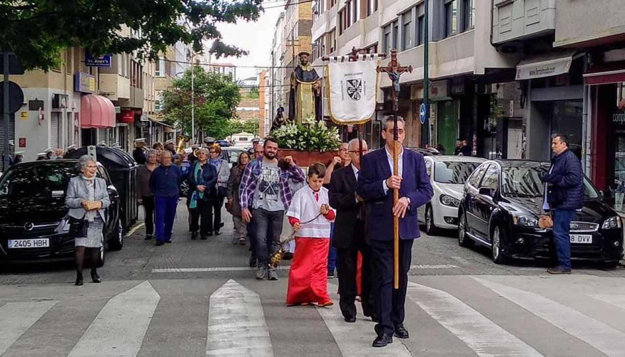 Imagen de archivo de la procesión recorriendo las calles del barrio en 2019