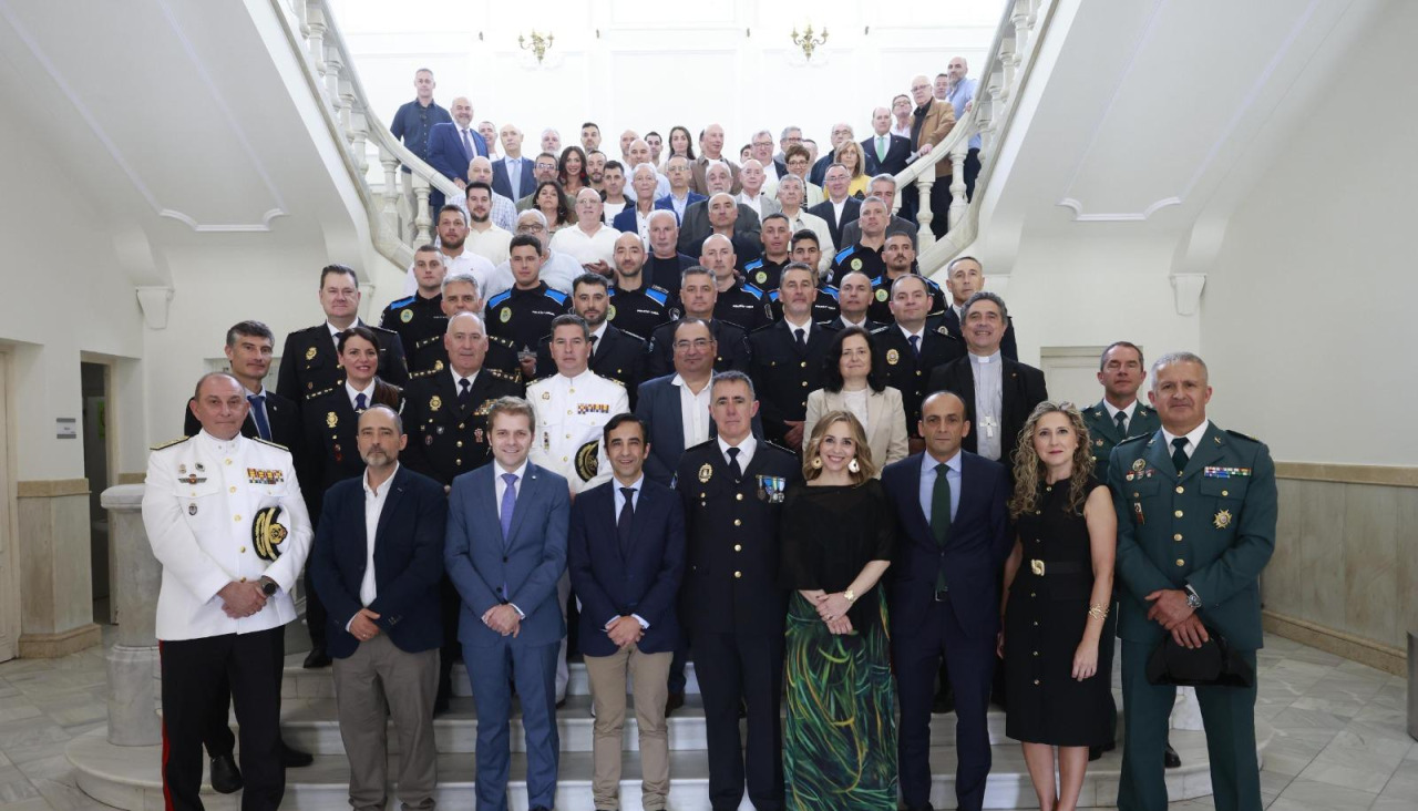 Foto de familia de los participantes en el acto de este sábado