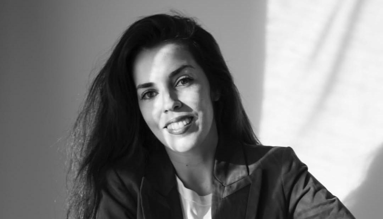 Rita G. Rivera se formó artísticamente en Salamanca, Vigo, Madrid y Barcelona