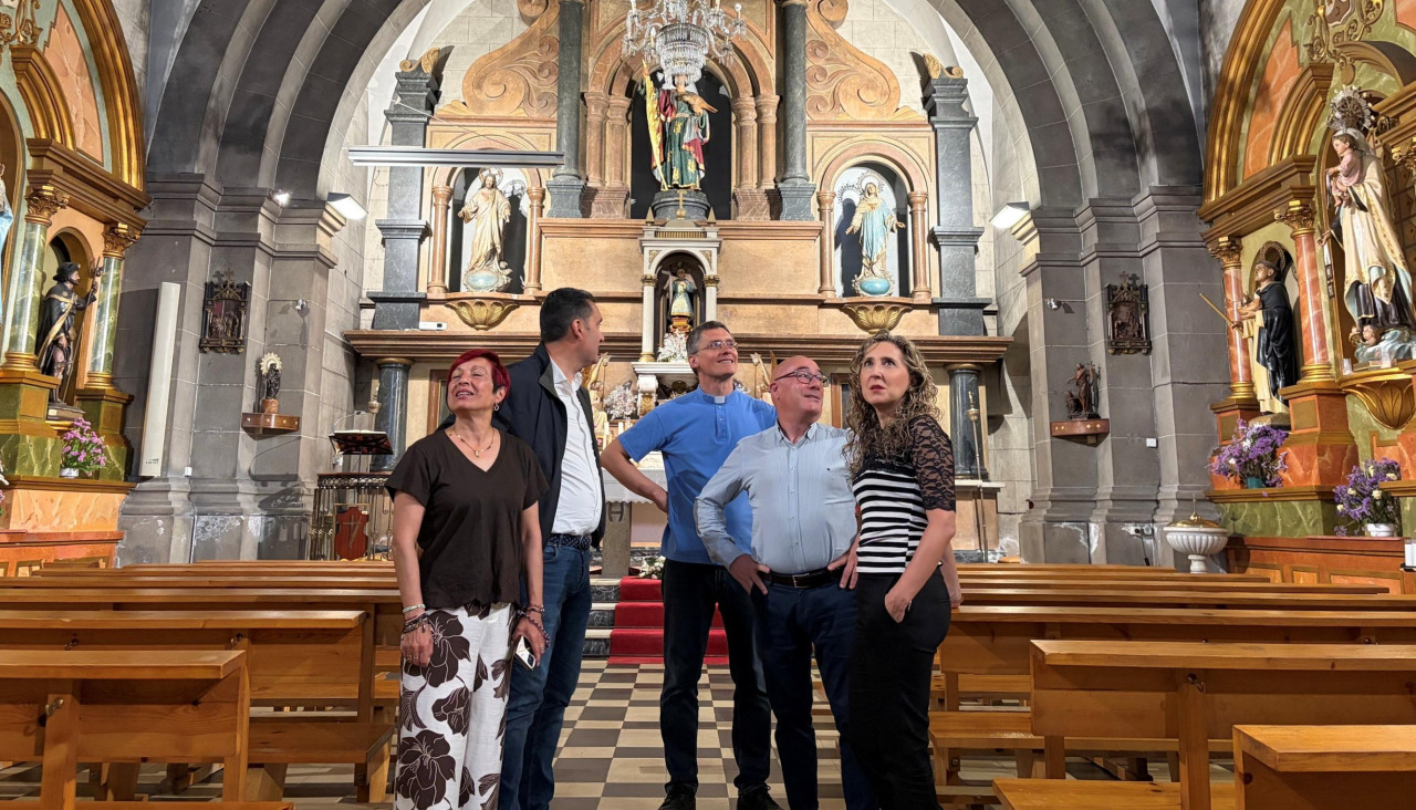 Un momento de la visita, este lunes, al templo