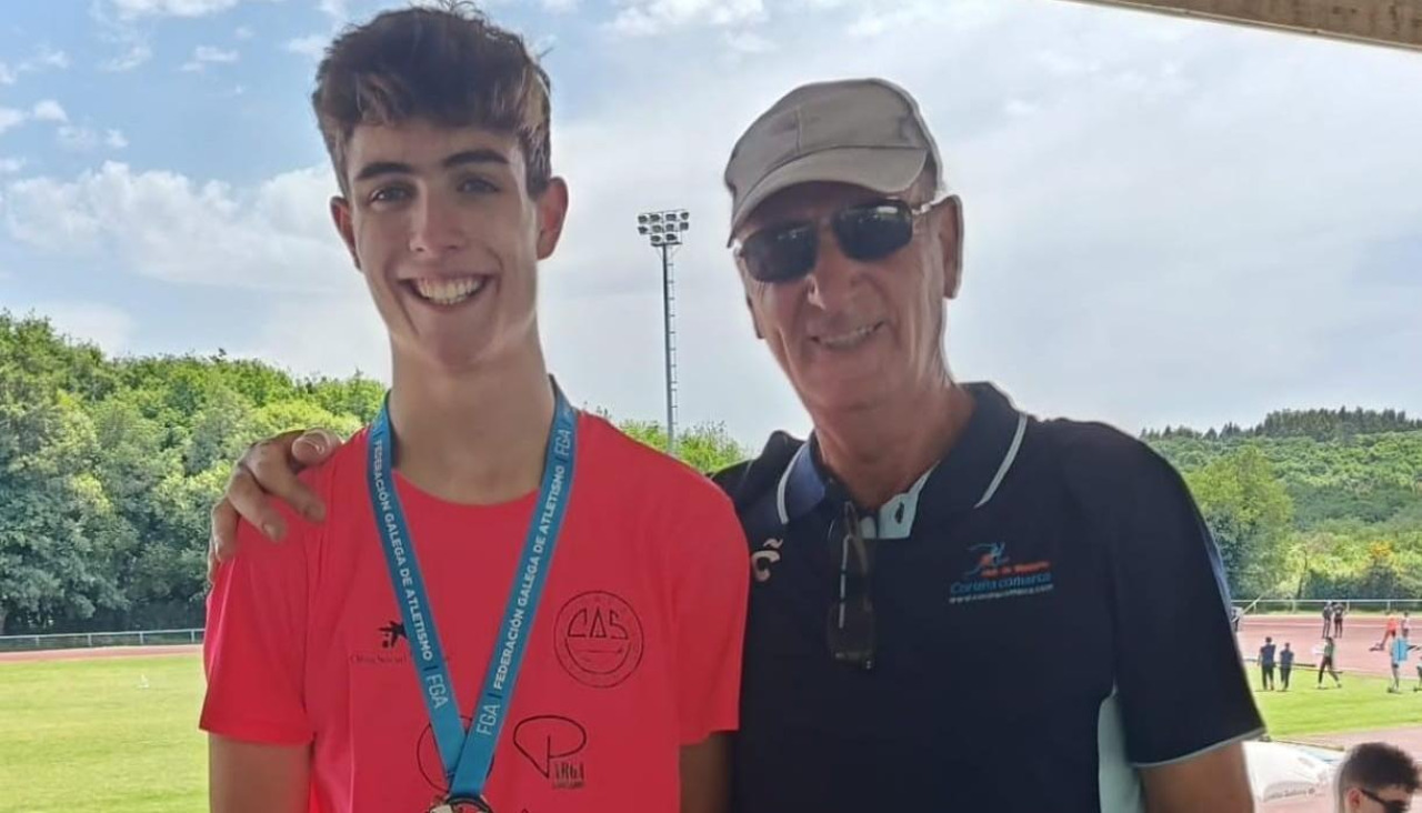 Saavedra, junto con su entrenador Tomás Pérez