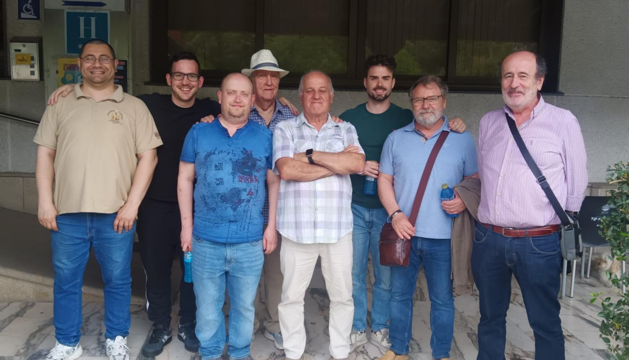 Integrantes de parte de la delegación naronesa