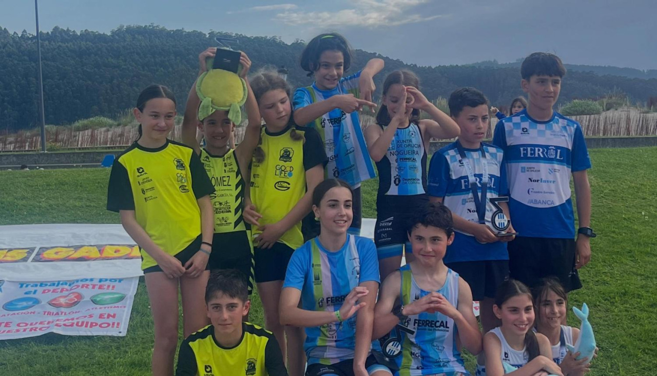 Los jóvenes nombres del Natación Cedeira y Triatlón Ferrol, en el podio de la villa
