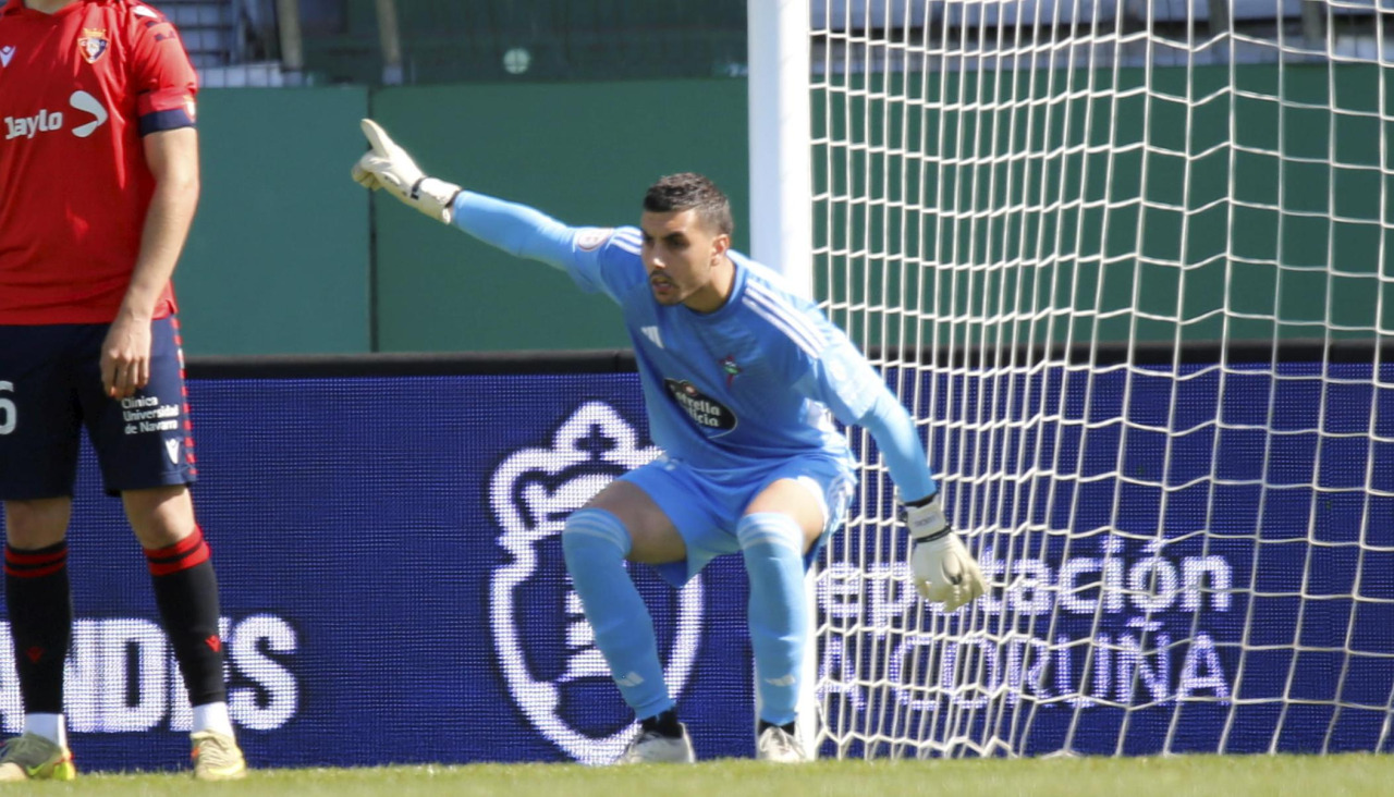 El meta, durante el duelo ante el Osasuna B